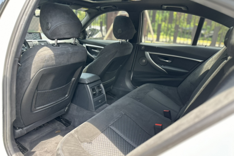 BMW 3 Series 2018 #10 BMW 3 Series 2018 car image #10