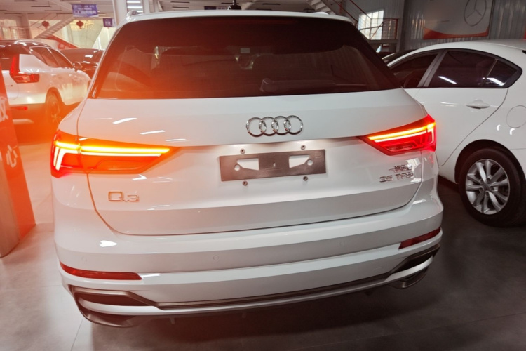 Audi Q3 2021 car image #6