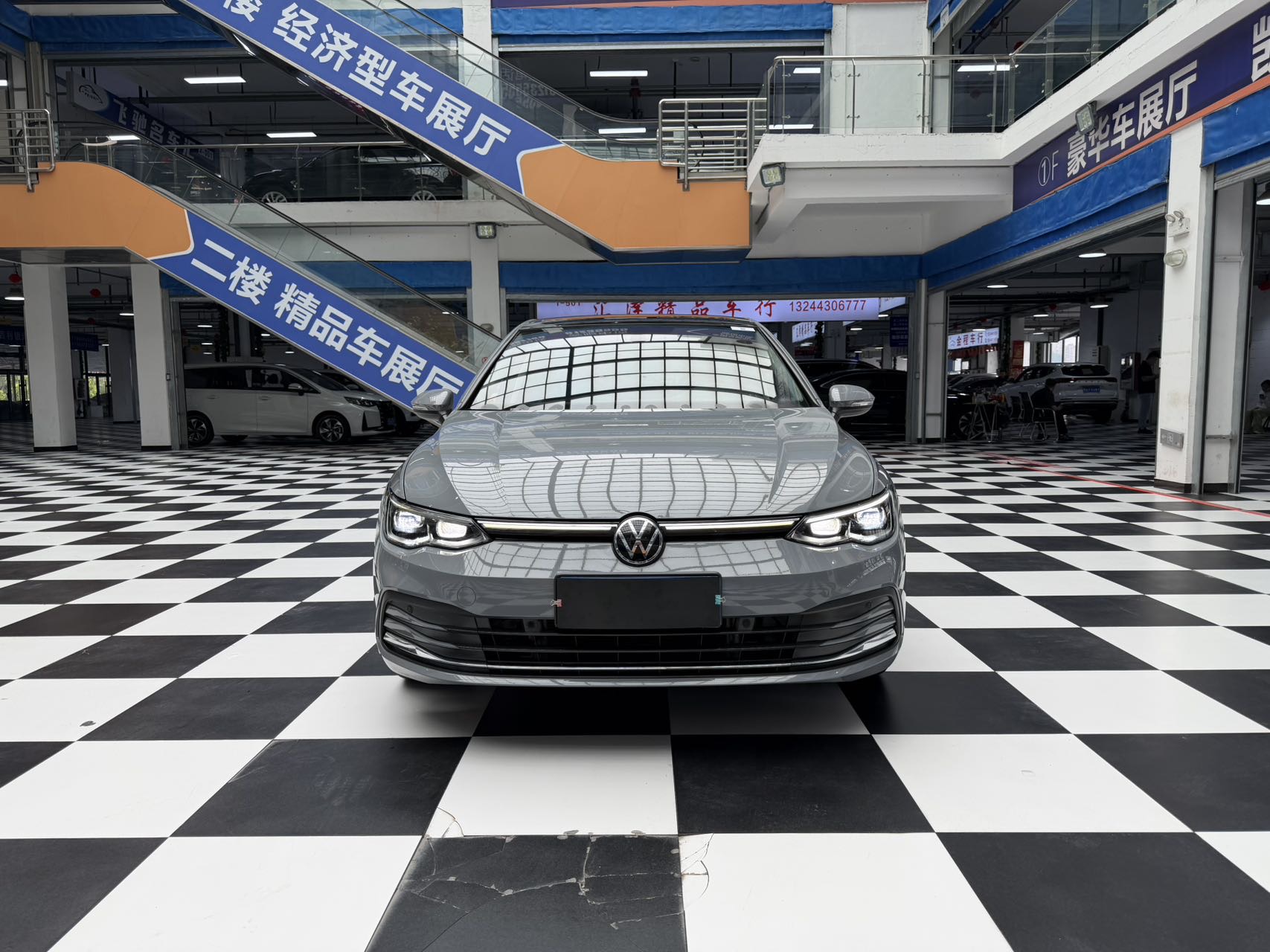 Volkswagen Golf 2022 car image #2
