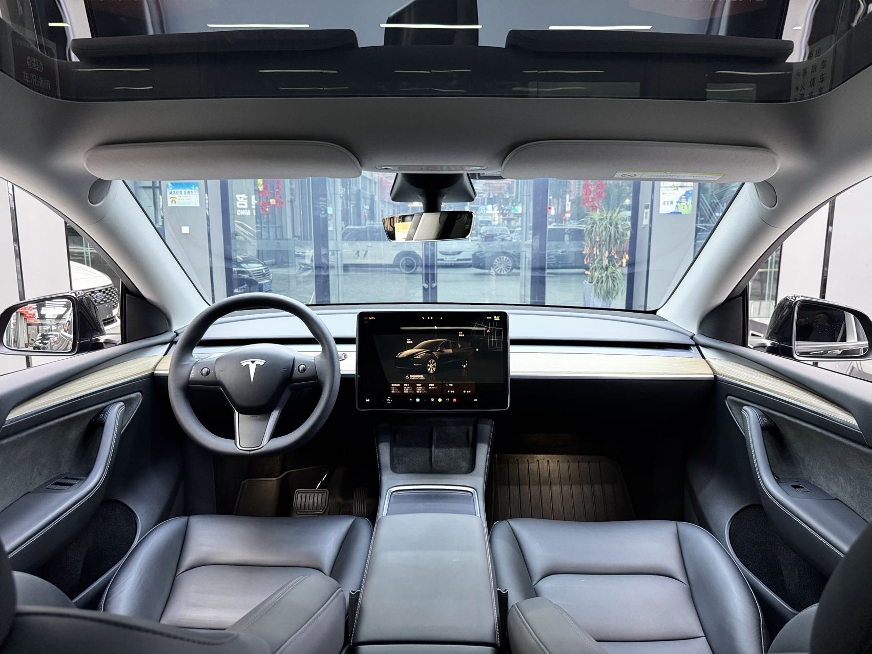 Tesla Model Y 2023 #5 Tesla Model Y 2023 car image #5