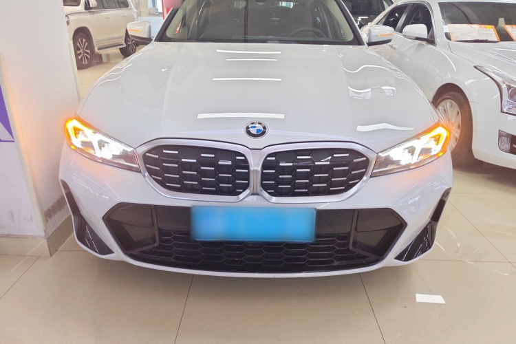 BMW 3 Series 2023 صورة سيارة #3