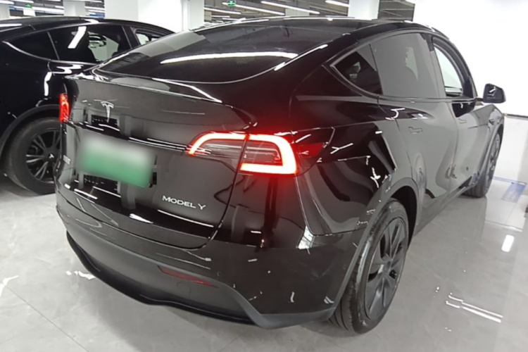 Tesla Model Y 2023 #7 Tesla Model Y 2023 car image #7
