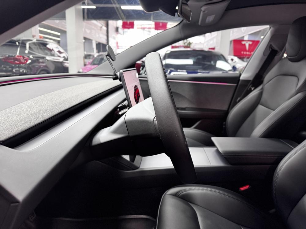 Tesla Model 3 2023 car image #12