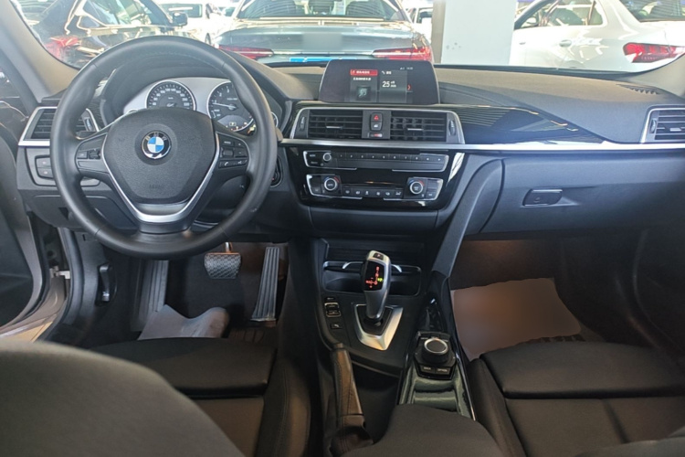 BMW 3 Series 2018 #10 BMW 3 Series 2018 car image #10