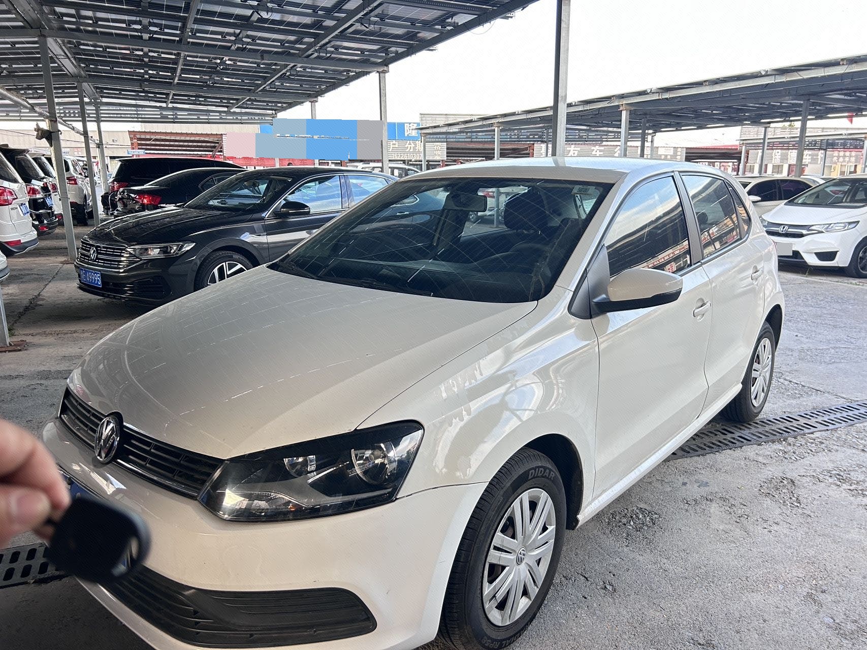 Volkswagen Polo 2016 car image 
