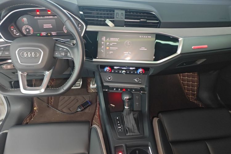 Audi Q3 2024 car image #17