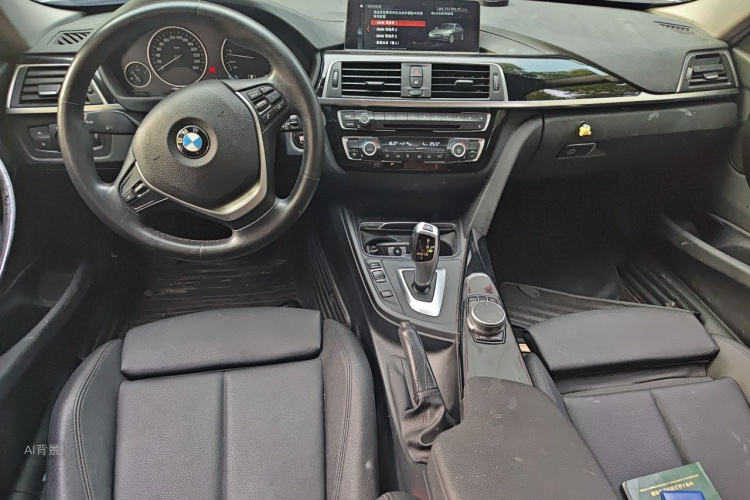 BMW 3 Series 2019 car image #11