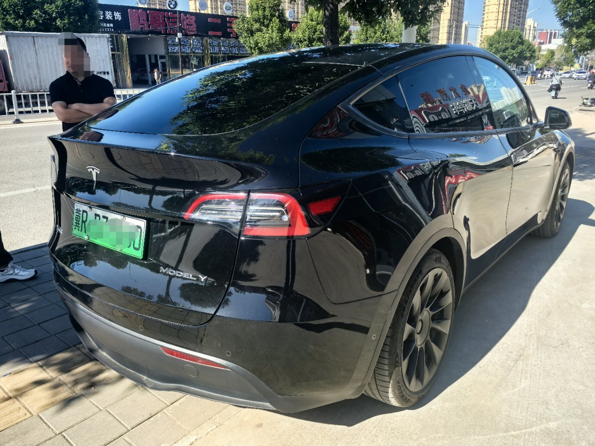 Tesla Model Y 2023 car image #2