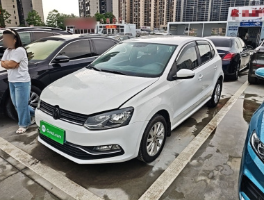 Volkswagen Polo 2015 Volkswagen Polo 2015 car image