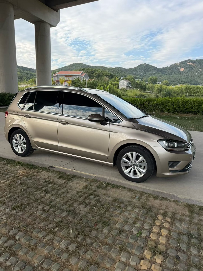 Volkswagen Golf Sportsvan 2017 immagine di auto #3