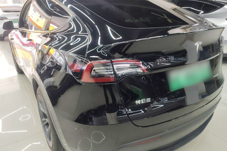 Tesla Model Y 2024 immagine di auto #5