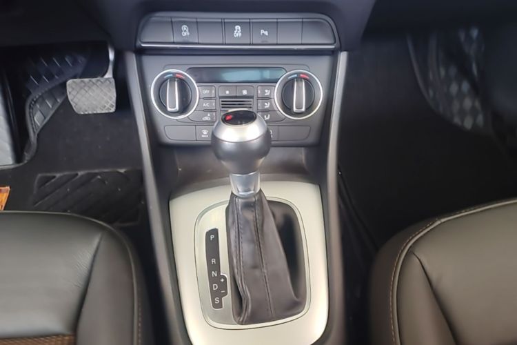 Audi Q3 2018 #14 Audi Q3 2018 car image #14