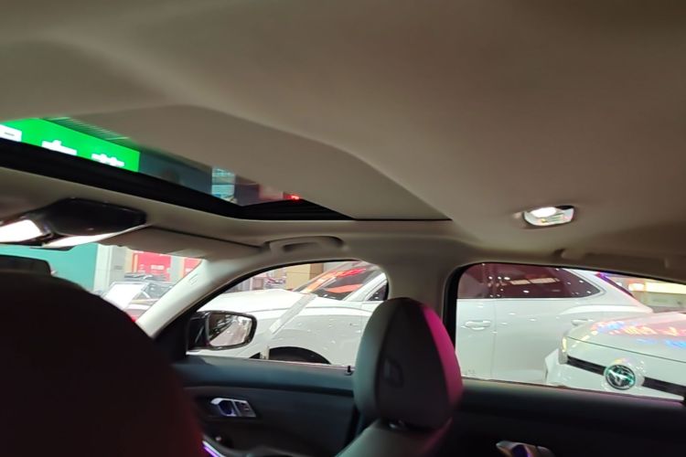 BMW 3 Series 2020 car image #18