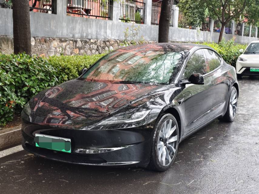 Tesla Model 3 2026 immagine di auto 