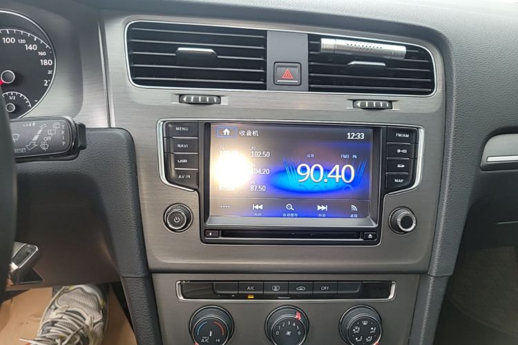 Volkswagen Golf 2015 car image #13
