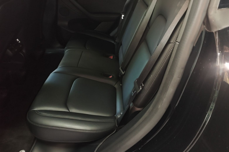 Tesla Model Y 2023 immagine di auto #17