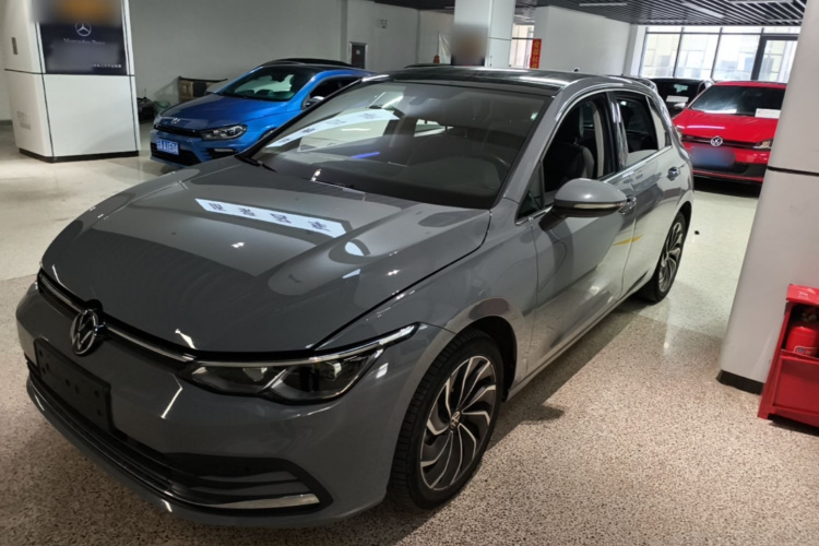 Volkswagen Golf 2022 car image #2