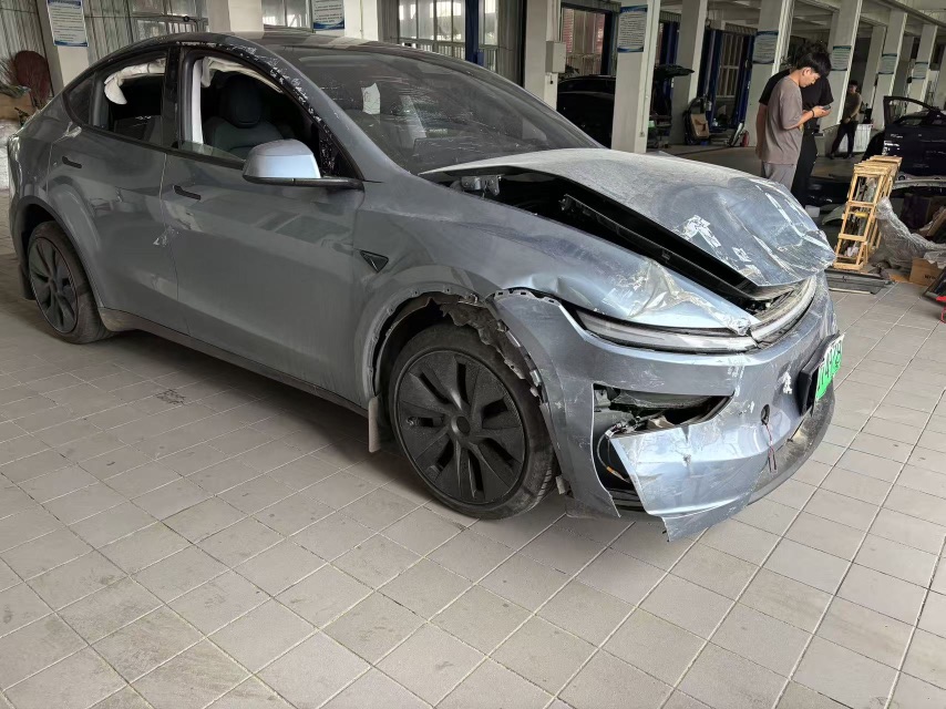 Tesla Model Y 2025 #8 Tesla Model Y 2025 car image #8
