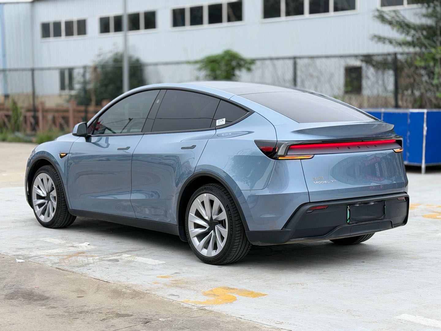 Tesla Model Y 2025 #6 Tesla Model Y 2025 car image #6