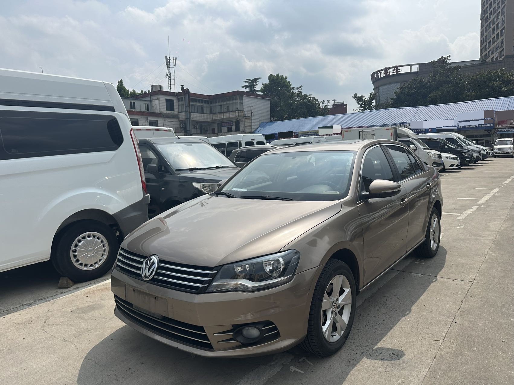 Volkswagen Bora 2015 car image 