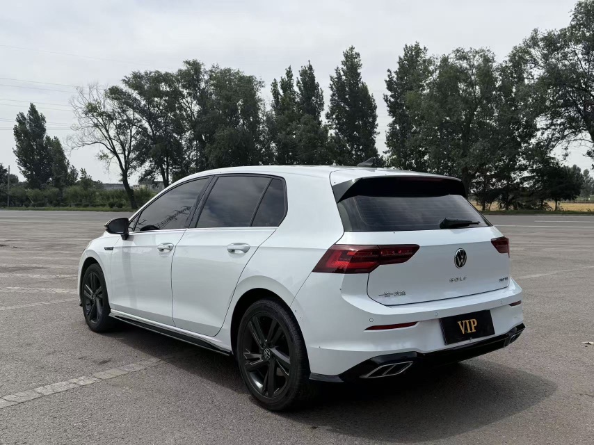 Volkswagen Golf 2023 car image #5