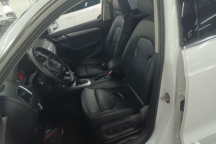 Audi Q3 2016 car image #15
