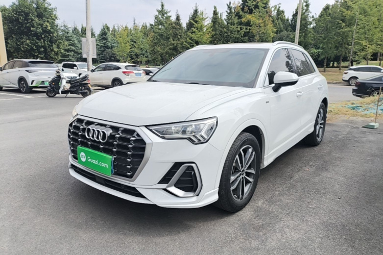 Audi Q3 2022 car image #2
