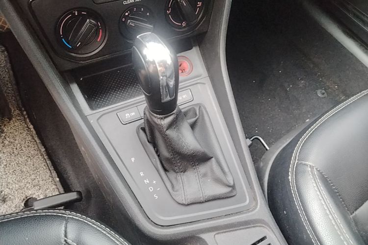 Volkswagen Lavida 2017 car image #18