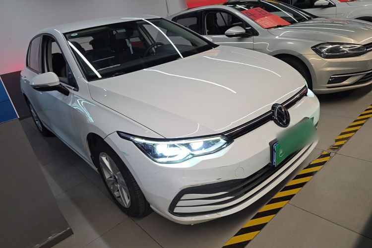 Volkswagen Golf 2023 car image #6