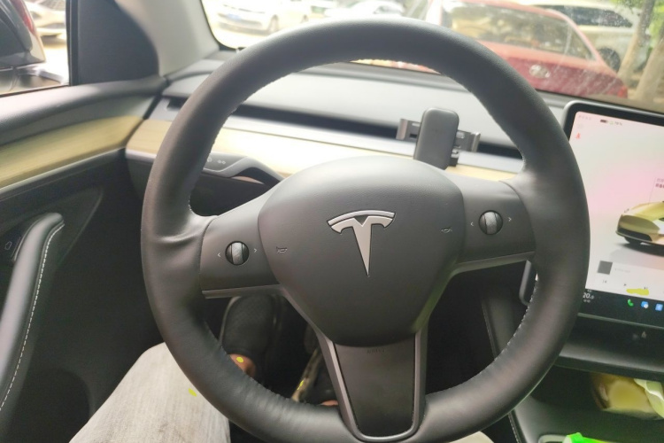 Tesla Model Y 2023 #15 Tesla Model Y 2023 car image #15