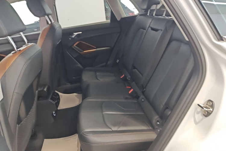 Audi Q3 2023 car image #13