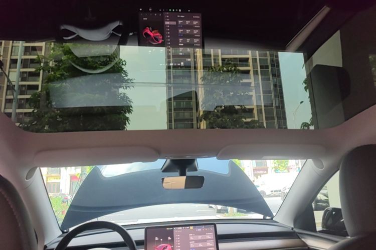 Tesla Model Y 2023 immagine di auto #18