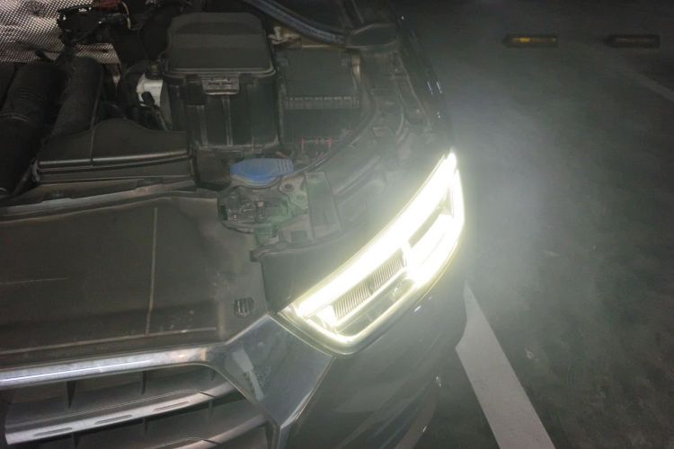 Audi Q3 2018 car image #23