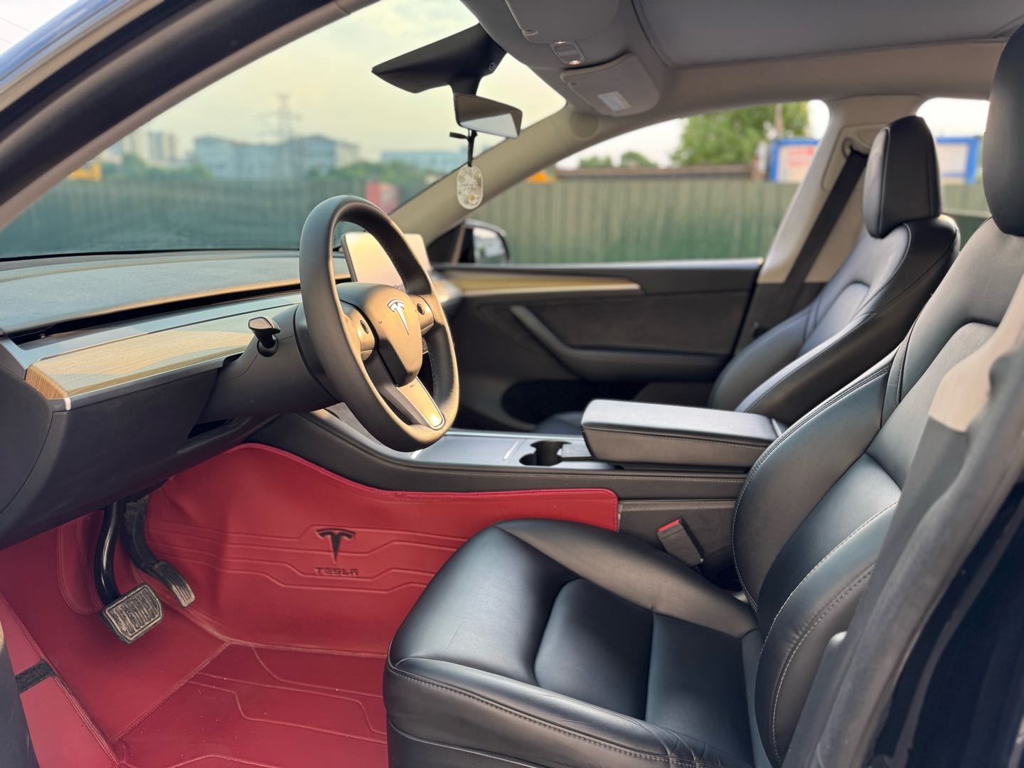 Tesla Model Y 2023 car image #5