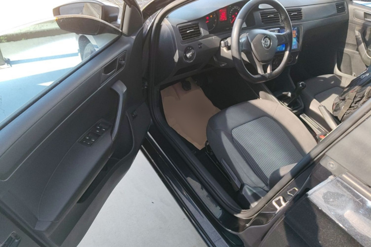 Volkswagen Santana 2017 car image #16