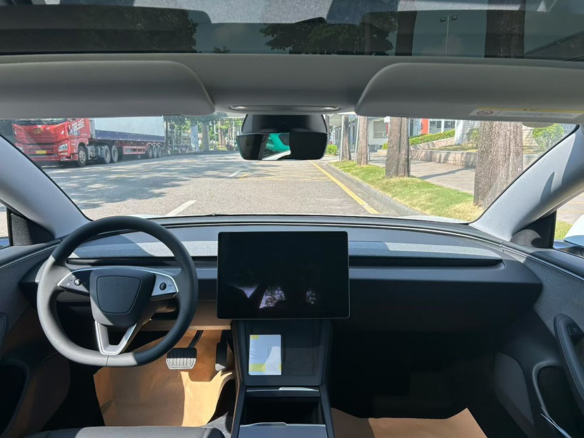 Tesla Model 3 2026 immagine di auto #6