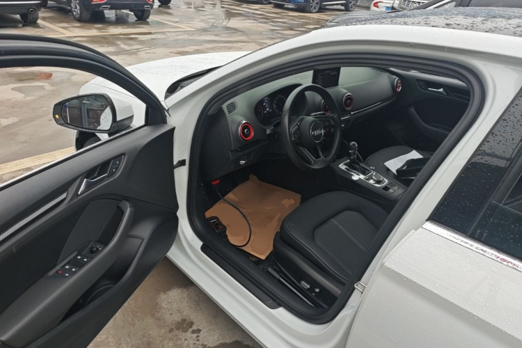 Audi A3 2019 car image #16