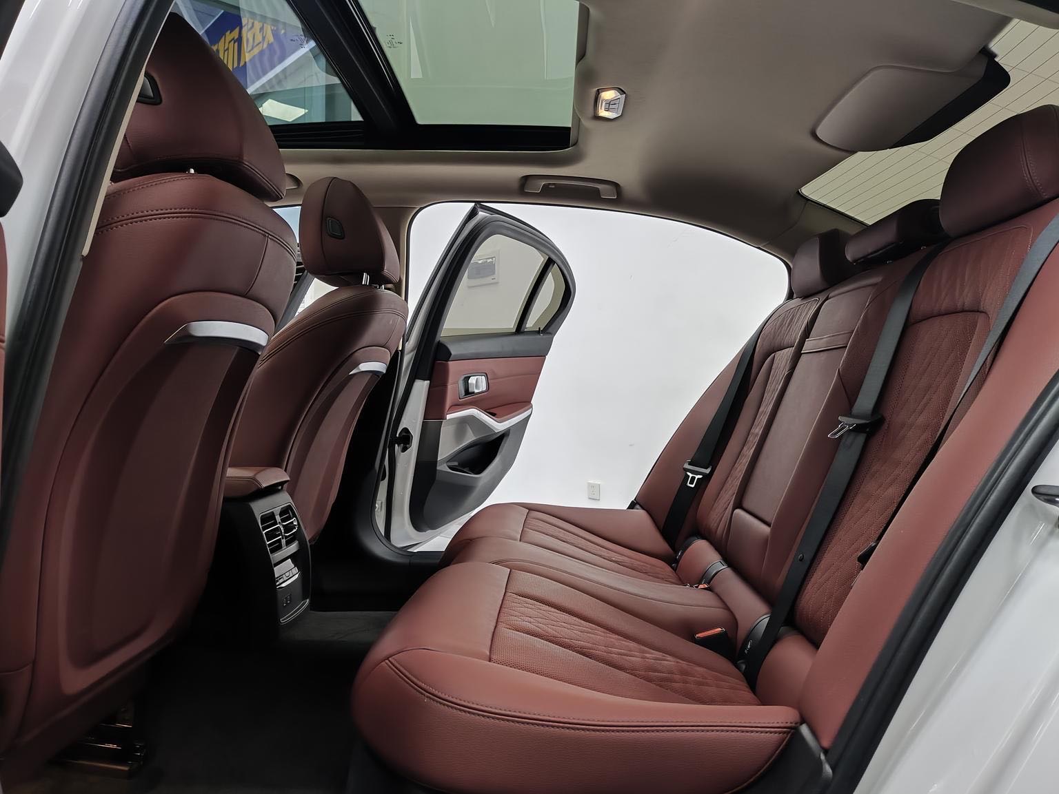 BMW 3 Series 2023 car image #6