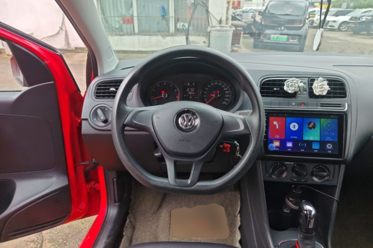 Volkswagen Polo 2017 car image #11