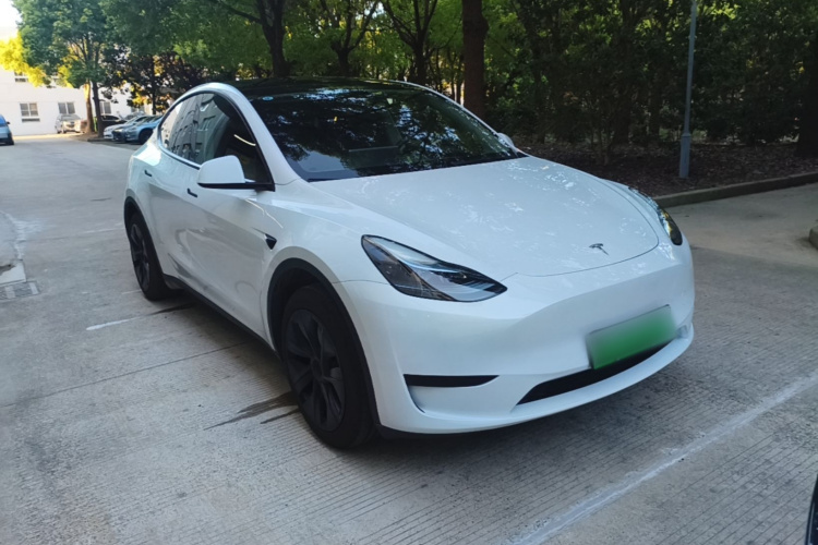 Tesla Model Y 2024 #4 Tesla Model Y 2024 car image #4