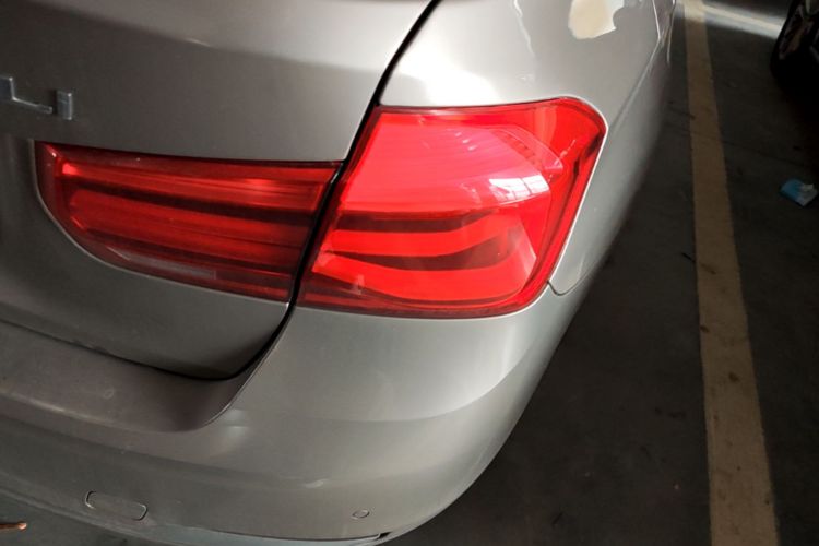 BMW 3 Series 2018 #8 BMW 3 Series 2018 car image #8