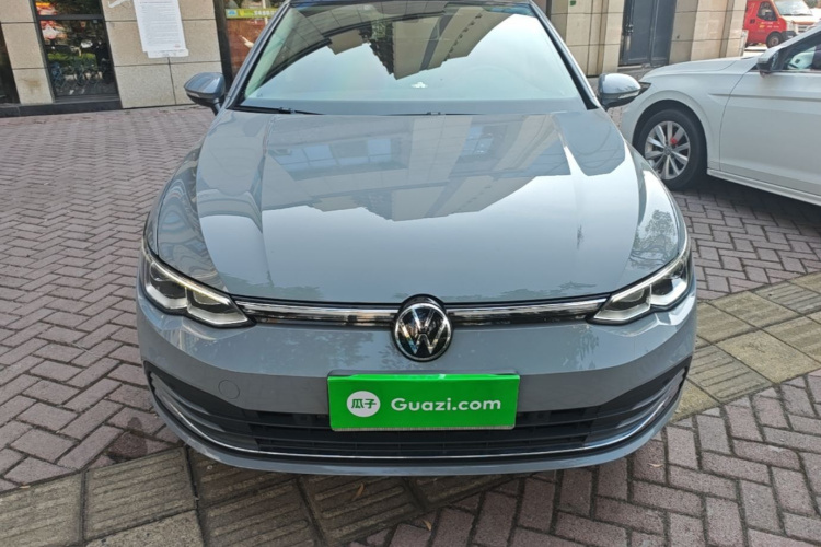 Volkswagen Golf 2023 car image #3