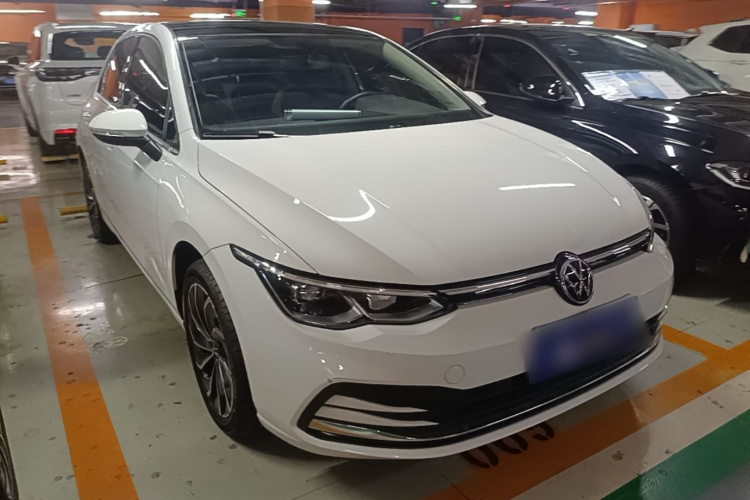 Volkswagen Golf 2022 car image #4