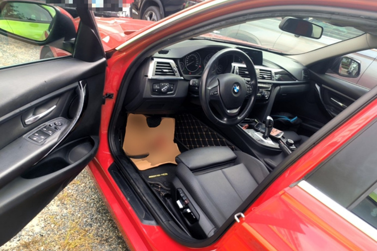 BMW 3 Series 2018 car image #16
