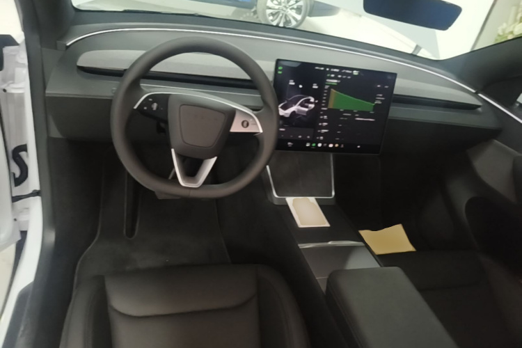 Tesla Model Y 2026 #10 Tesla Model Y 2026 car image #10