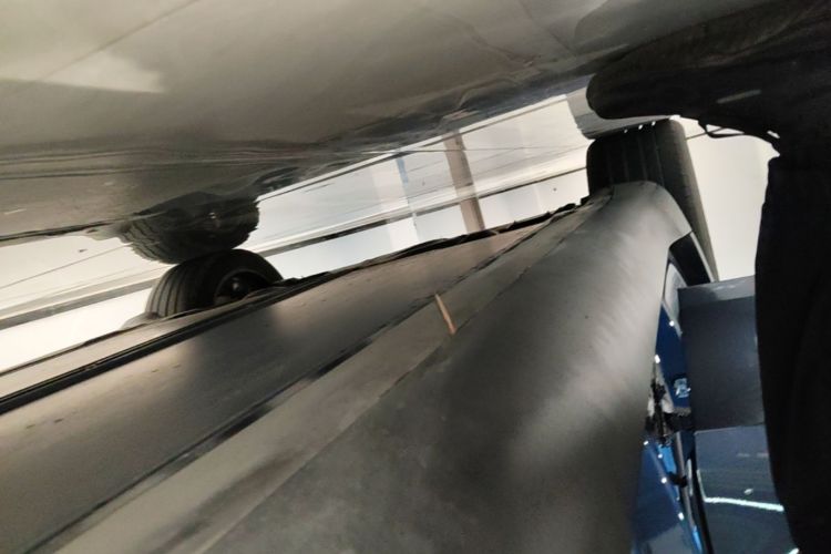 Tesla Model Y 2025 immagine di auto #26