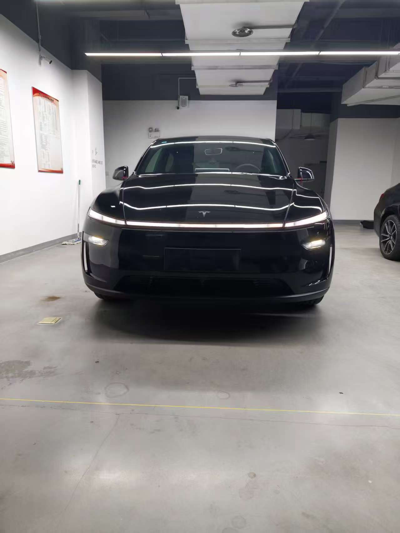 Tesla Model Y 2026 car image #2