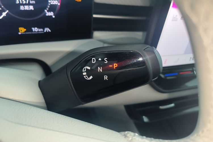 2025 car image #14