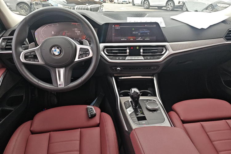 BMW 3 Series 2021 car image #10