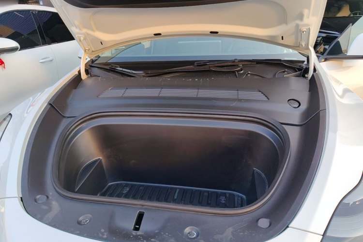 Tesla Model Y 2021 car image #20